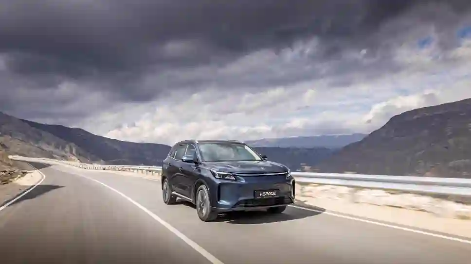 Новость EVOLUTE (Будь последовательным: EVOLUTE i‑SPACE в цепи дагестанских гор)